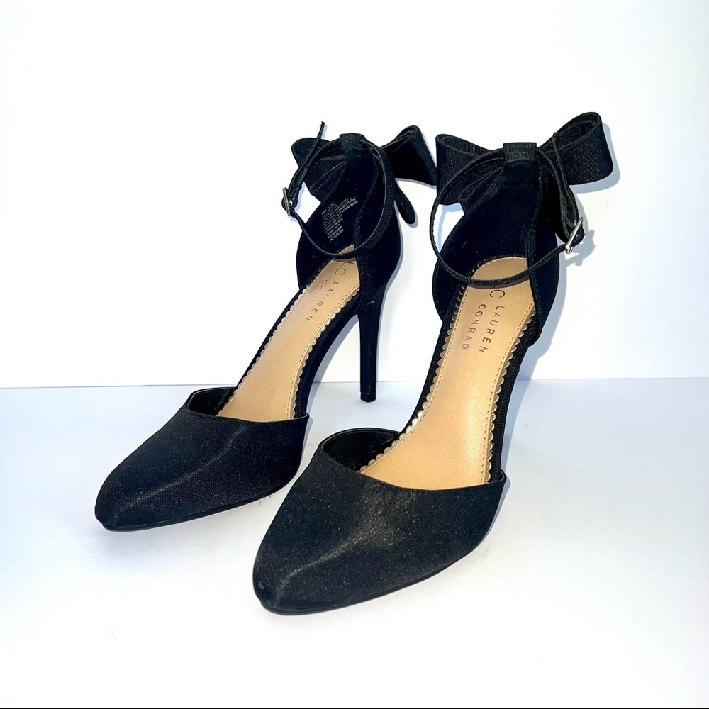 Bow Back Black Pumps